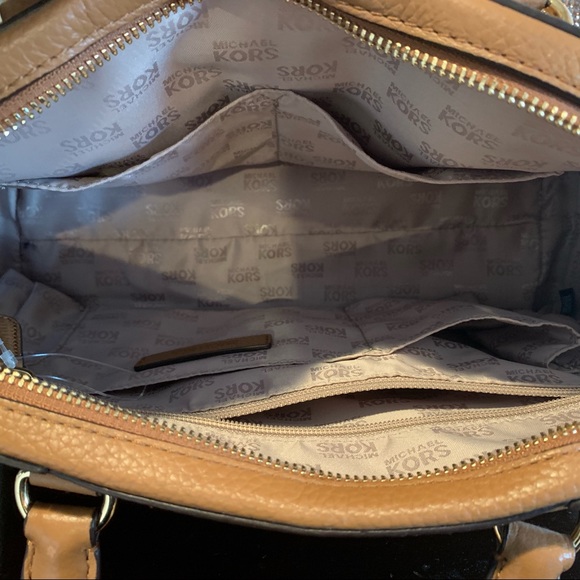 Michael Kors Saffiano Handbag - Picture 4 of 4